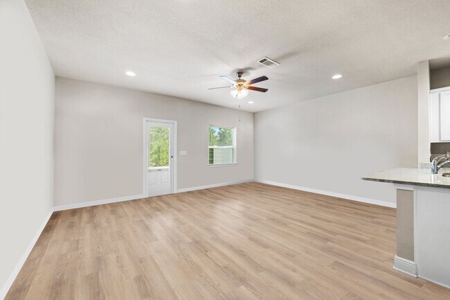 Building Photo - 64 Crossing Ln