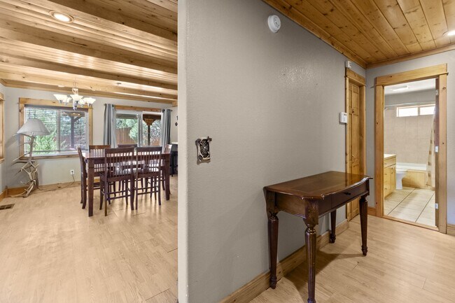 Building Photo - 307 Heath Dr
