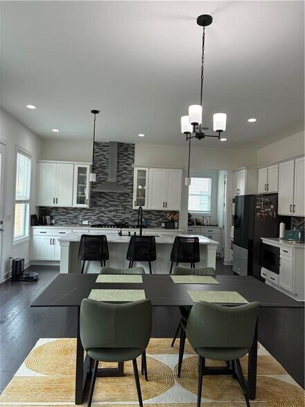 Building Photo - 3660 Andover St