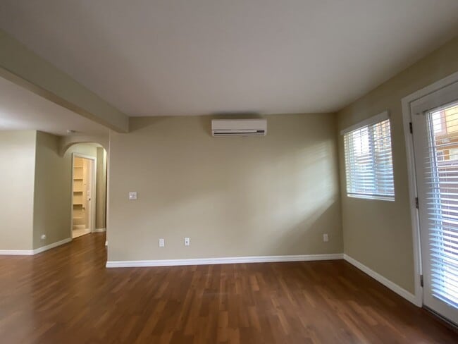 Building Photo - m583 - Wyatt