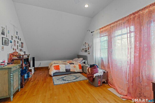 Building Photo - 136 Edwards St