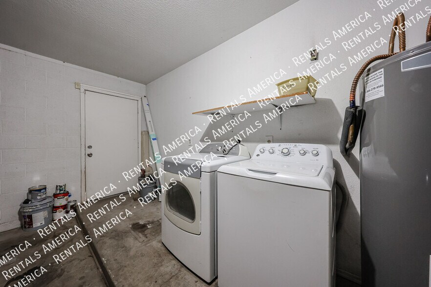 Building Photo - 6631 N 84th Dr