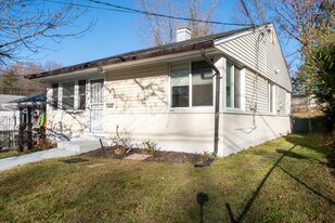 Building Photo - 2027 Barlowe Pl