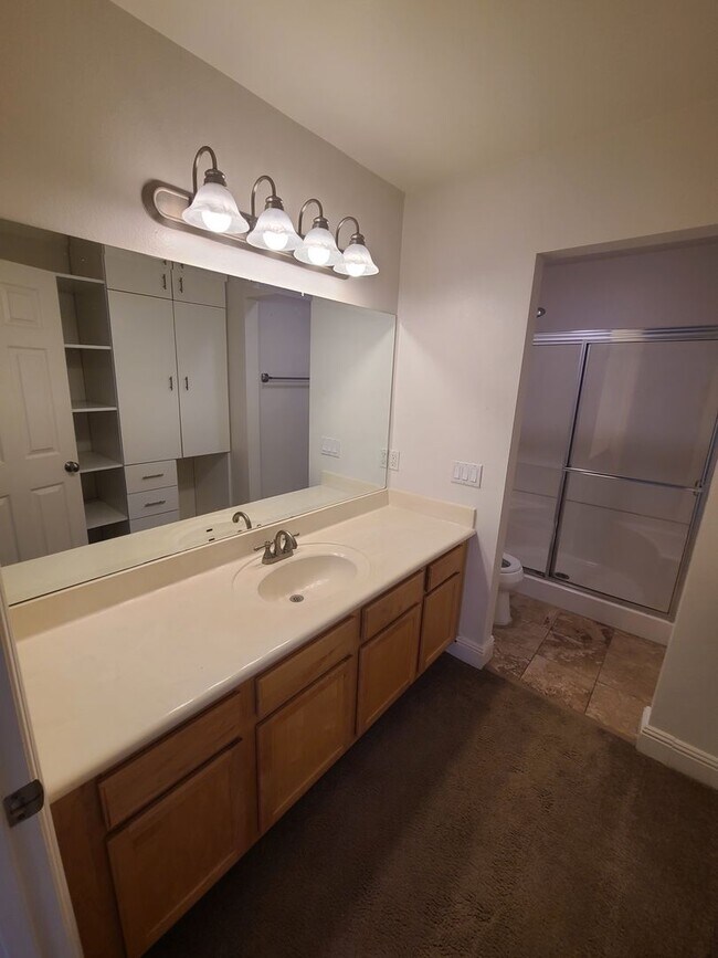 Building Photo - Spacious 2Bd Condo in Mira Mesa with Private Balcony & In-Unit Laundry!