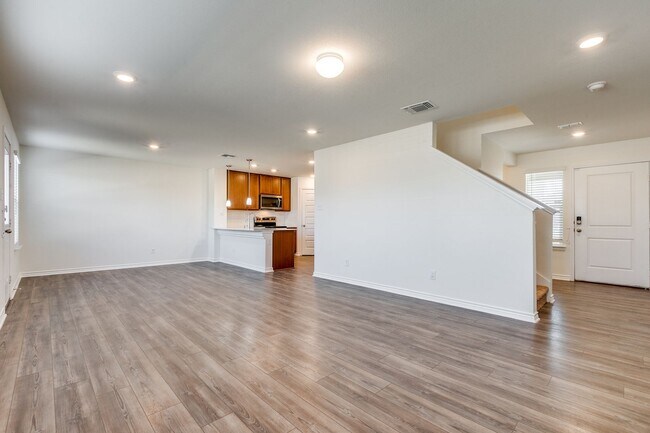 Building Photo - Welcome home to this 3-bedroom 2.5-bath in the desirable Marbella community