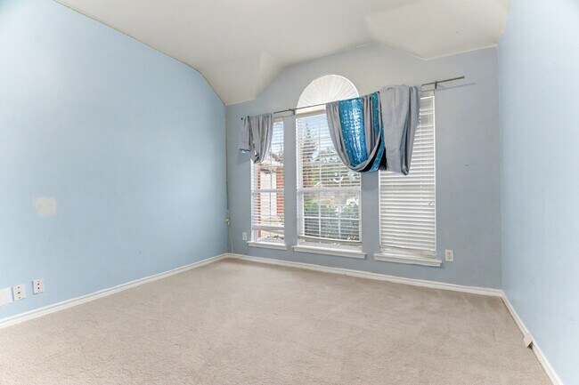 Building Photo - 5474 Golfside Dr