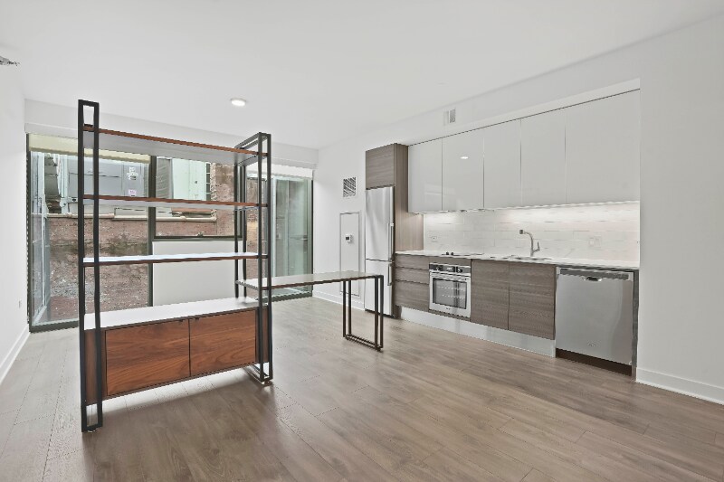 Building Photo - 223 W Hubbard St