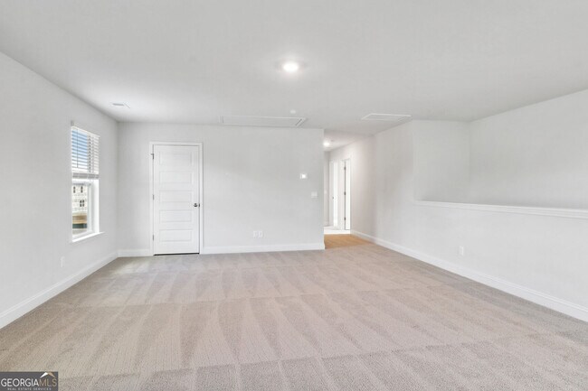 Building Photo - 323 Fox Tail Dr