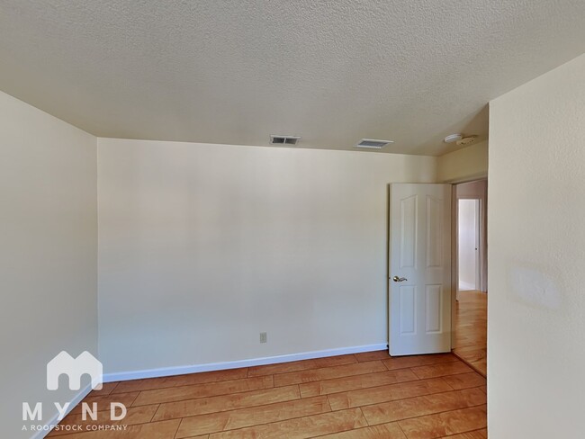 Building Photo - 125 Rosa Flora Cir