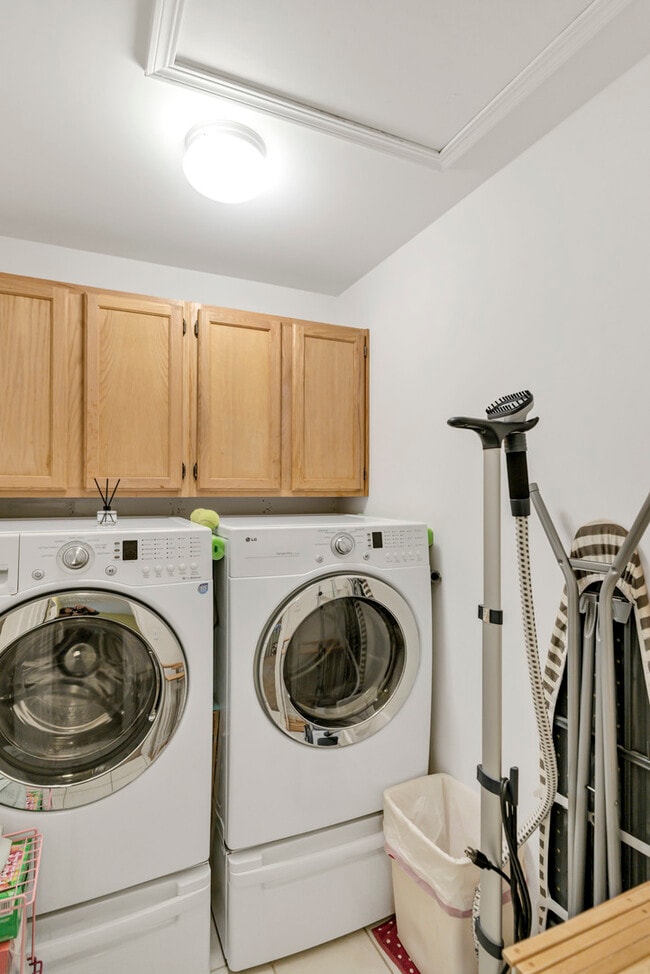 Building Photo - 1263 Tamarack Dr