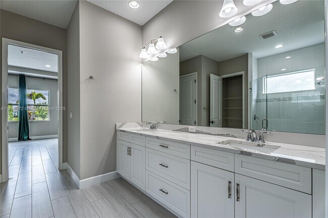 Building Photo - 15431 Goldfinch Cir