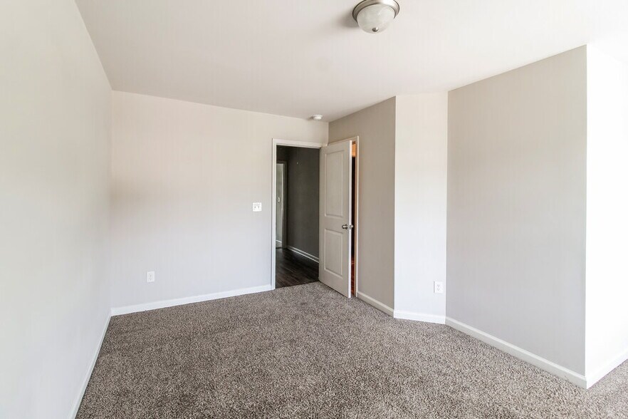 Building Photo - 2745 Marlin Dr