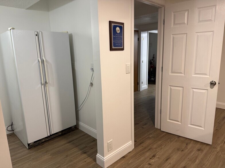 Building Photo - 1202 E Ardyce Ln