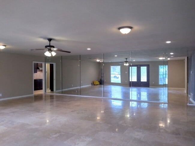 Building Photo - *COMING SOON* *MOVE IN SPECIAL* Exquisite Estate Living in Prestigious Hollywood Park With Outdoo...