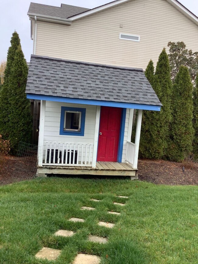 Building Photo - Bellevue - 3 bedrooms - 2 1/2 baths home