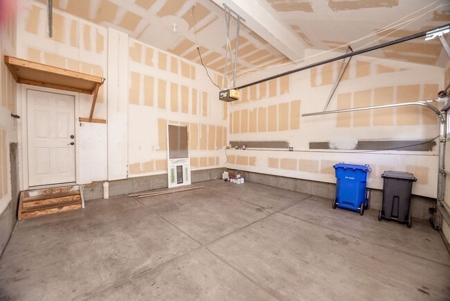 Building Photo - 4040 Plum Creek Dr