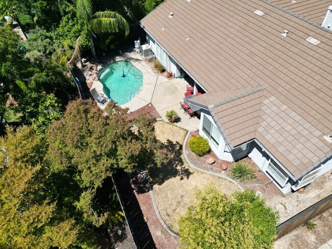 Building Photo - 5663 Montclair Cir