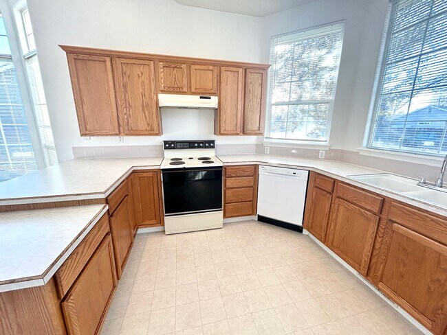 Building Photo - 4650 N Date Palm Ave