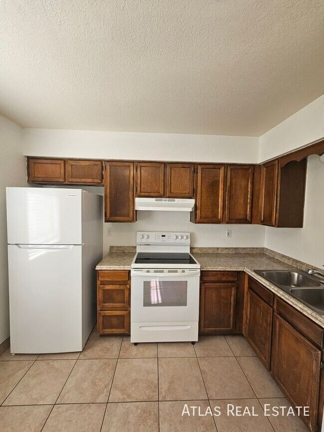 Building Photo - 111 N Phyllis-202