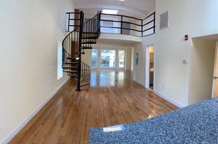 Building Photo - 161 Orange St