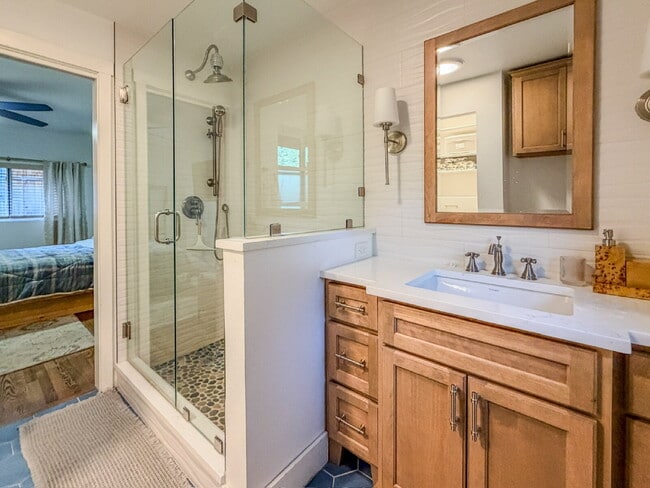 Building Photo - Cozy FURNISHED or  Unfurnished  2-Bed, 2-Bath Haven  on the creek!