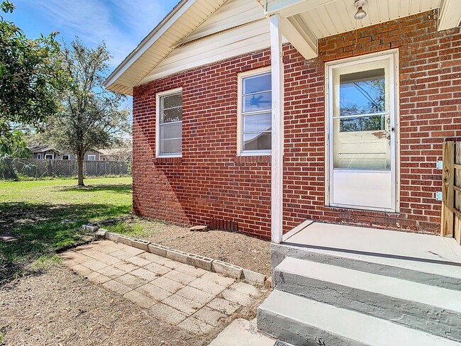 Building Photo - Renovated Seminole Heights Home w/Bonus Room!