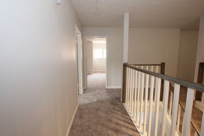 Building Photo - 3015 Green Fields Dr