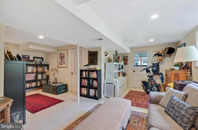 Building Photo - 9504 Milstead Dr