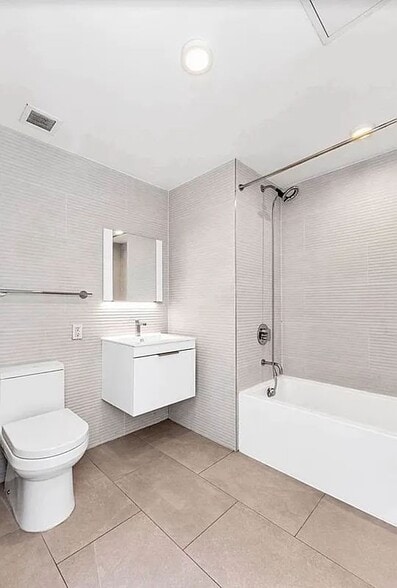 Building Photo - 531 W 159th St