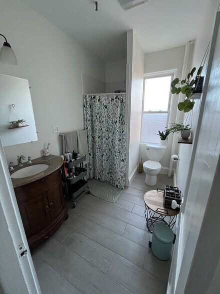 Building Photo - 1112 Boylston St