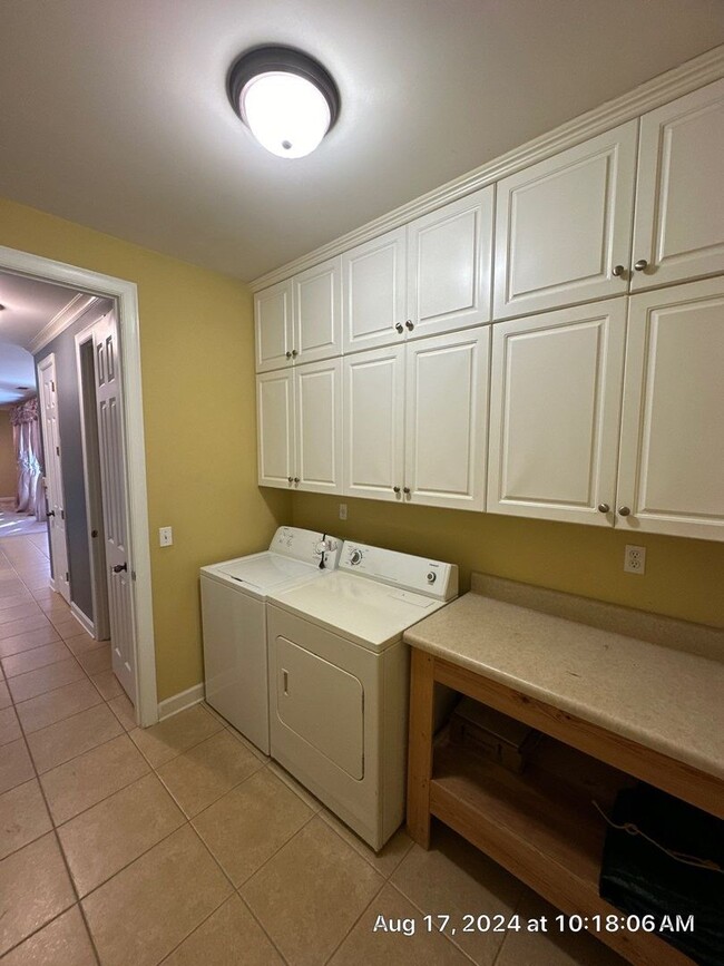 Building Photo - 10135 Ridgewood Oak Dr