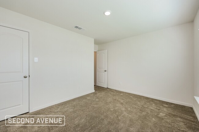 Building Photo - 1321 Woodwinds Dr
