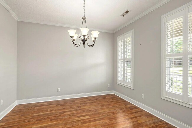 Building Photo - 3225 Mayflower Ln