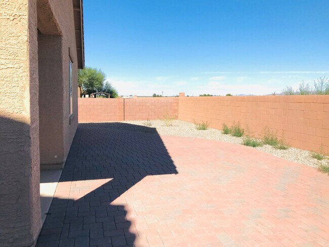 Building Photo - 12872 N White Fence Way