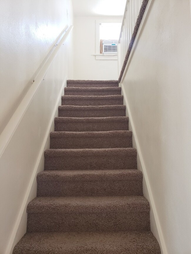 Building Photo - 302 Miles Ave