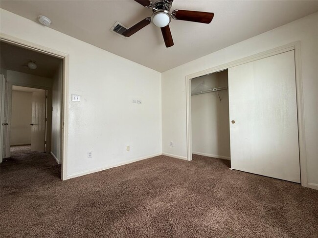 Building Photo - 946 Blanchard Hill Ln
