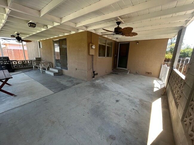 Building Photo - 4 bedroom 2 bath updated and new in Centra...