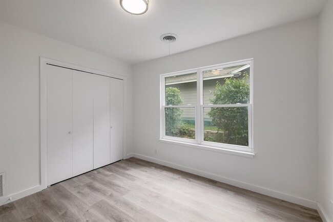 Building Photo - 3300 Catalina Dr