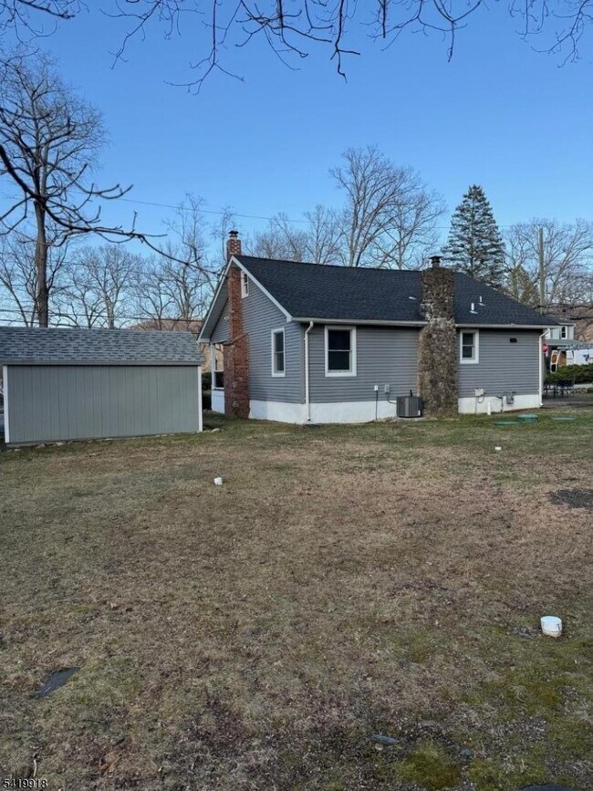 Building Photo - 12 Bellot Rd