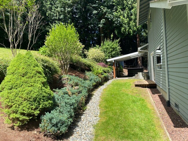 Building Photo - 3 bedroom 2.5 bathroom Home in Lake Steven...