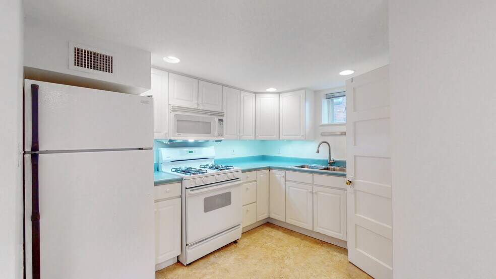 Building Photo - 1444 Birch St