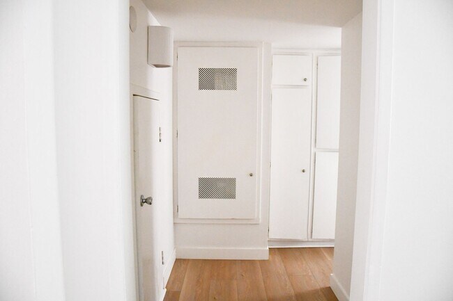 Building Photo - Valencia (994)