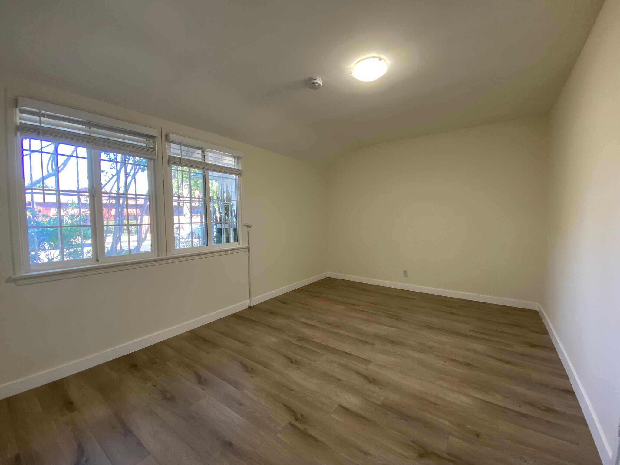 Building Photo - 5460 Kester Ave