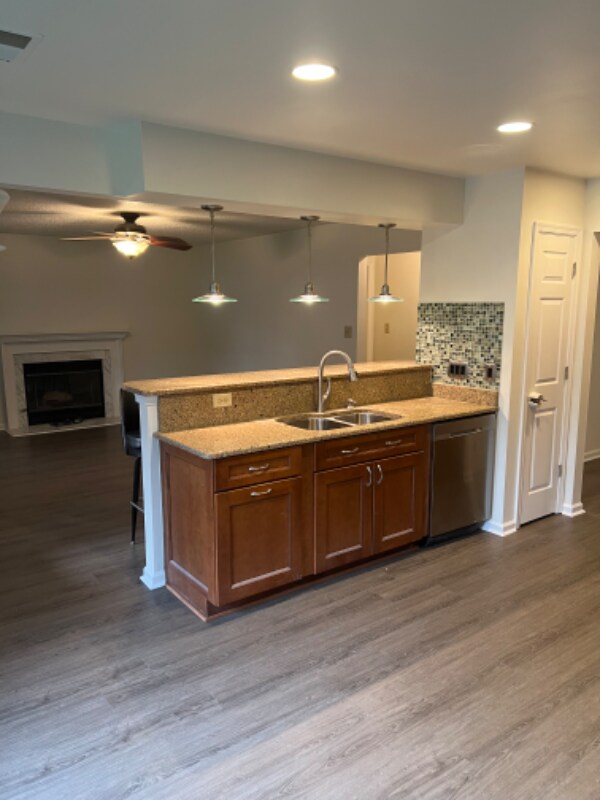 Building Photo - 2633 Pender Dr