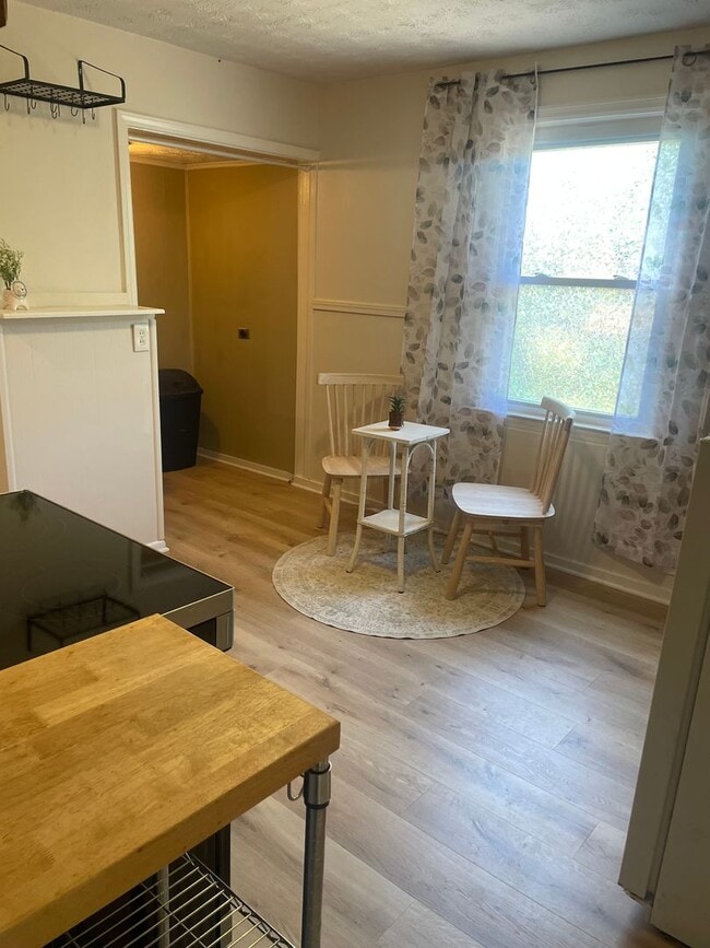 Building Photo - Knoxville 37920 - Adorable 2 bedroom 1 bath home in the Heart of South Knoxville-Pet Friendly - C...