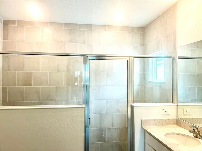 Building Photo - 4611 SW 83rd Lp