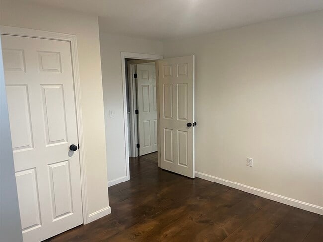 Building Photo - 6 St John Ln