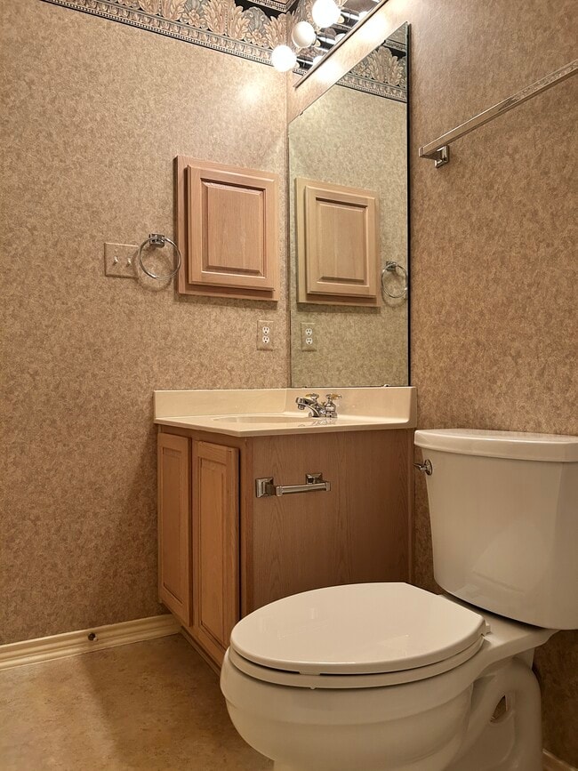 Building Photo - 5706 Quail Crown