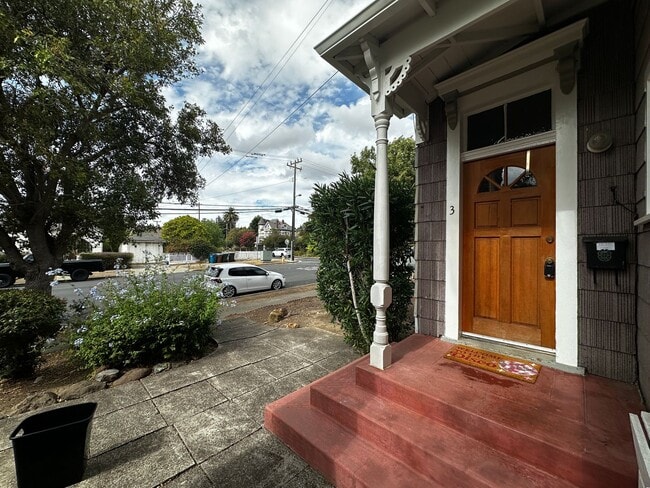 Building Photo - 190 W K St