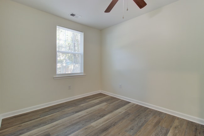 Building Photo - Renovated 3BR/2BA Home for Rent in North Charleston Granite Countertops Stainless Steel Appliances